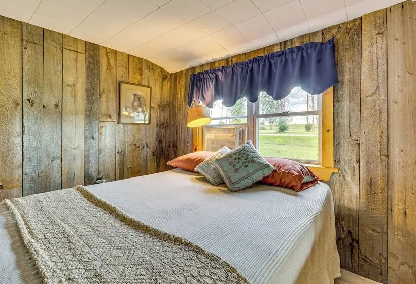 Sunset Views & Deck: Lake Champlain Cottage!