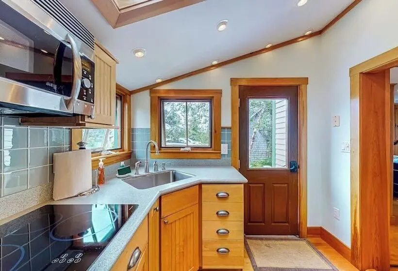 Well Equipped Cottage With Modern Touches, Wifi, Gas Grill, & Beautiful Views