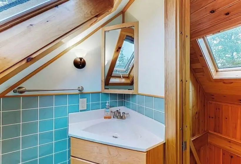 Well Equipped Cottage With Modern Touches, Wifi, Gas Grill, & Beautiful Views
