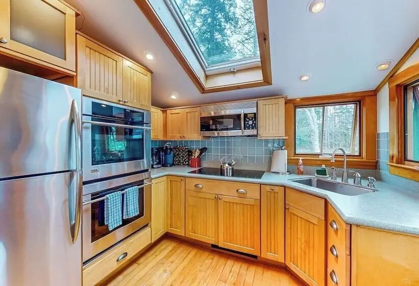 Well Equipped Cottage With Modern Touches, Wifi, Gas Grill, & Beautiful Views