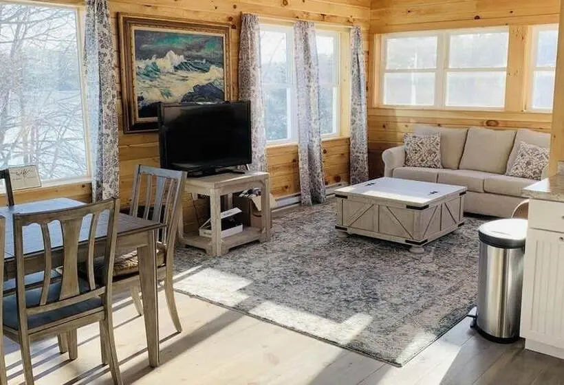 Cozy Lakefront Cottage With Stunning Views, Deck, Bbq Grill, And Outdoor Firepit