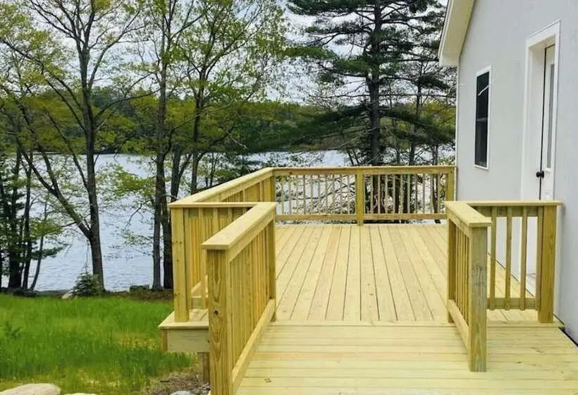 Cozy Lakefront Cottage With Stunning Views, Deck, Bbq Grill, And Outdoor Firepit