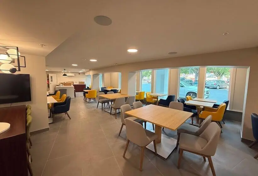 Hotelli Comfort Inn & Suites