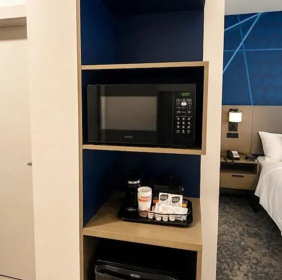 Hotelli Comfort Inn & Suites