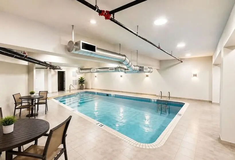 Hotelli Comfort Inn & Suites