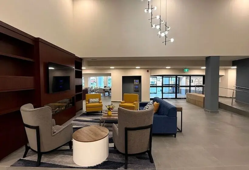 Hotelli Comfort Inn & Suites