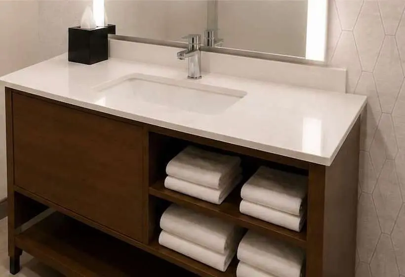 Hotelli Comfort Inn & Suites