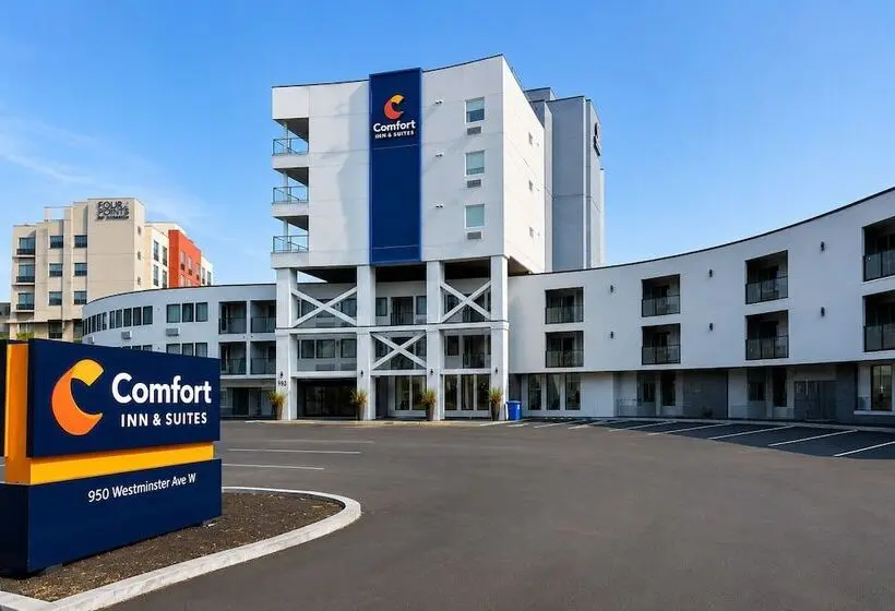 Hotelli Comfort Inn & Suites