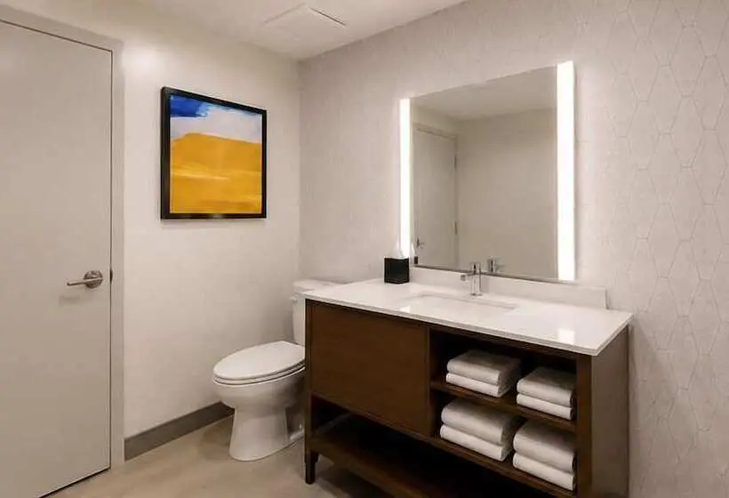 Hotelli Comfort Inn & Suites
