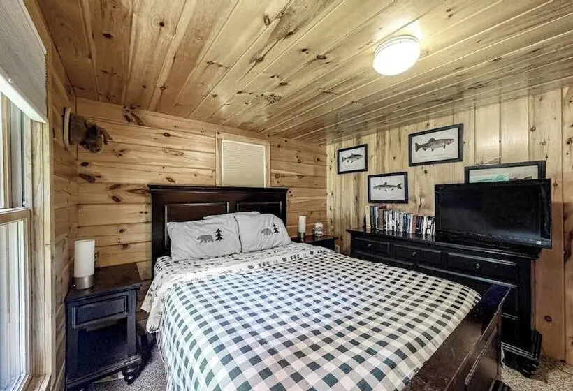 Lakefront Cabin On First Roach Pond With Dock, Lake View & Firepit  Dog Friendly