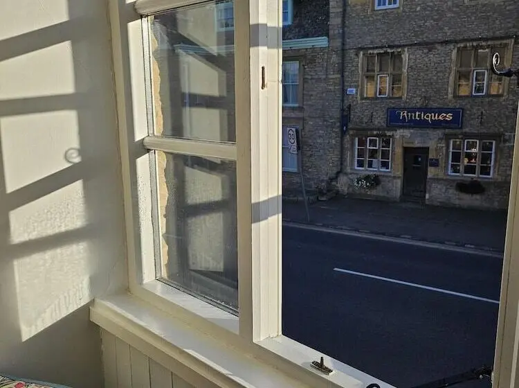 Majatalo Cotswold Cottage Guest House