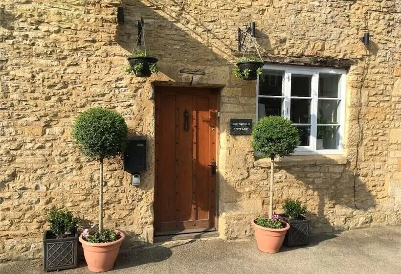 Majatalo Cotswold Cottage Guest House
