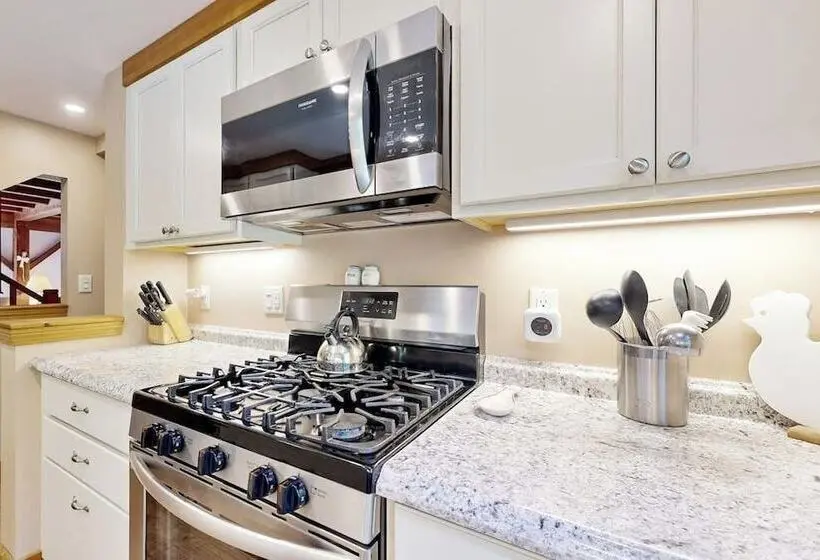 Romley House Deck & New Luxe Kitchen Near Boothbay Harbor
