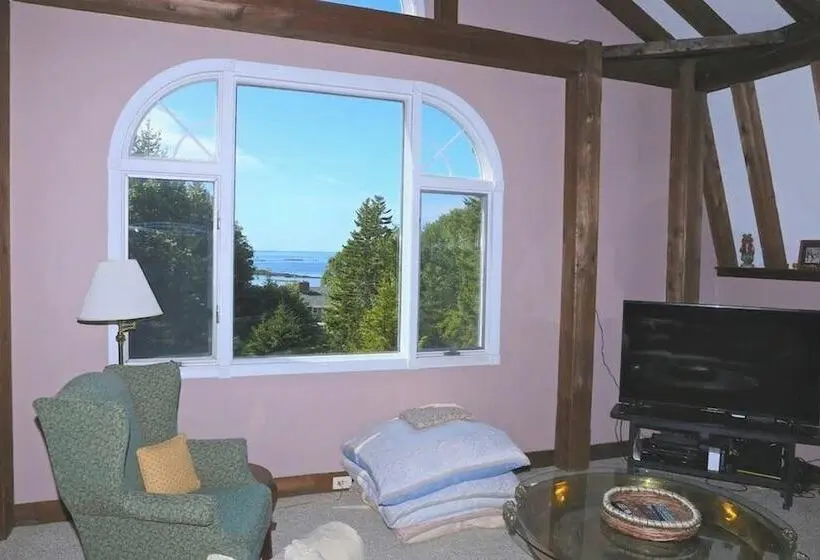 Romley House Deck & New Luxe Kitchen Near Boothbay Harbor