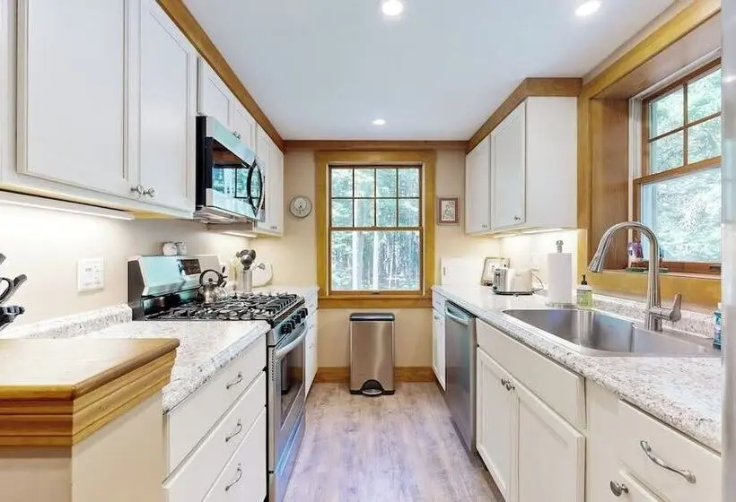 Romley House Deck & New Luxe Kitchen Near Boothbay Harbor