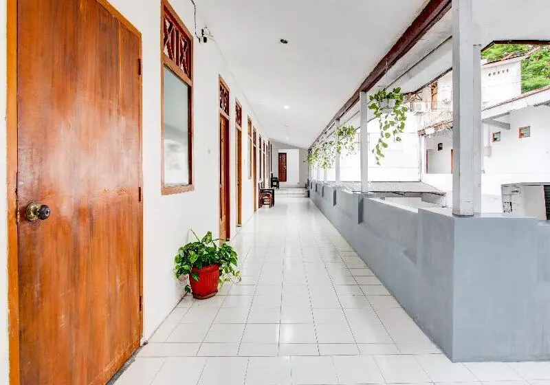 Collection O Jalan Slamet Riyadi Near Kampung Batik Kauman Formerly Hotel Grand Kota