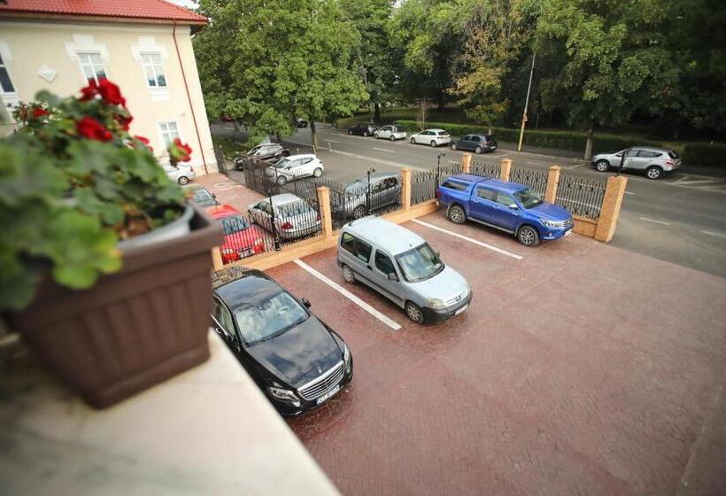 هتل Ten Constanta