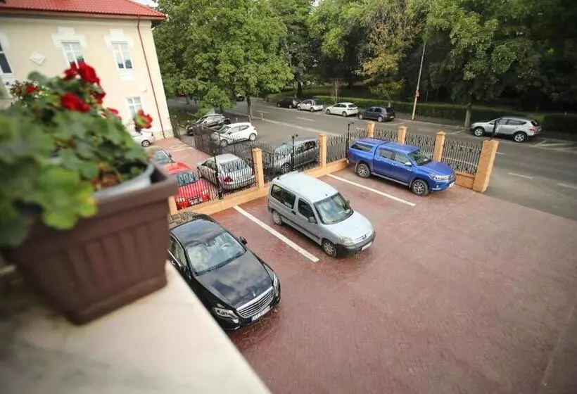 هتل Ten Constanta