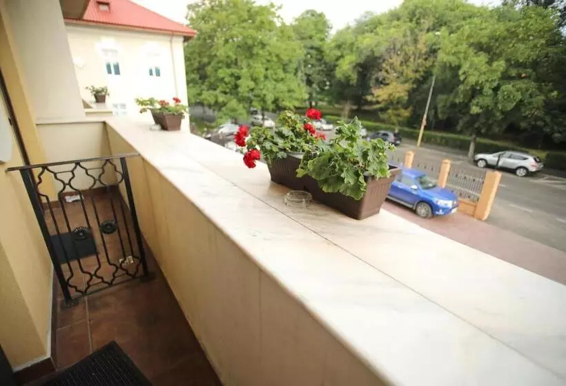 هتل Ten Constanta