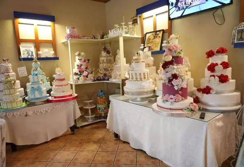 هتل Ten Constanta