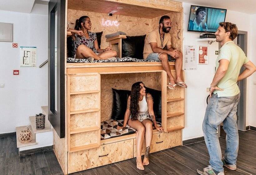 پانسیون Deck Lodge