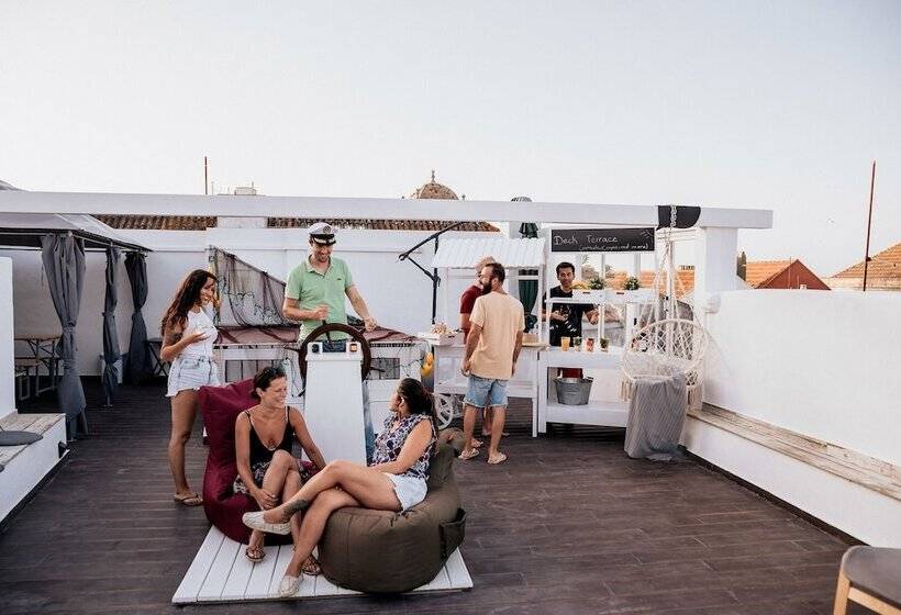 پانسیون Deck Lodge