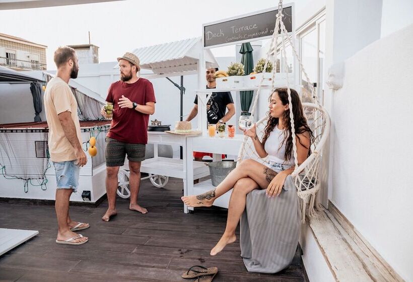 پانسیون Deck Lodge