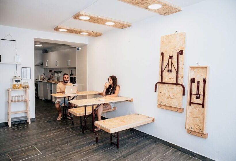 پانسیون Deck Lodge