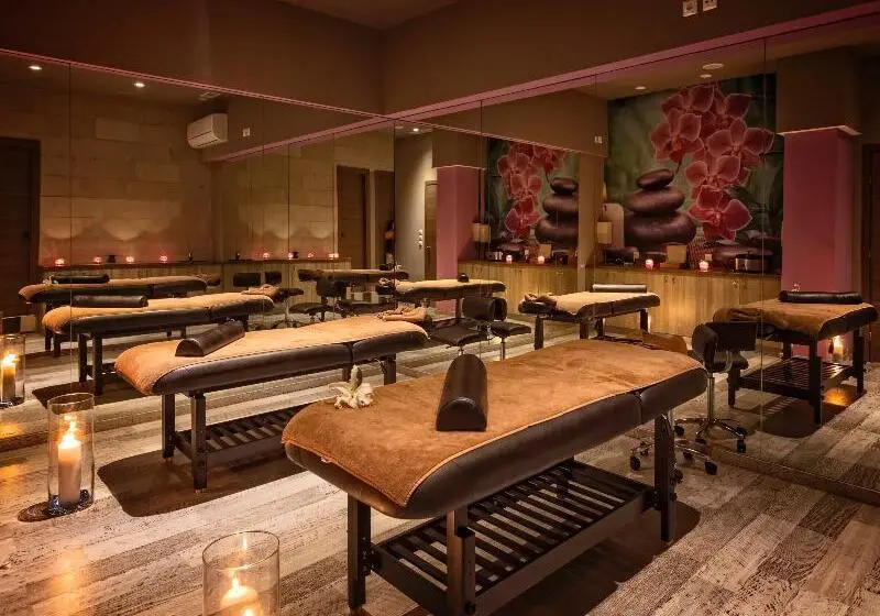 Lagomandra Hotel & Spa