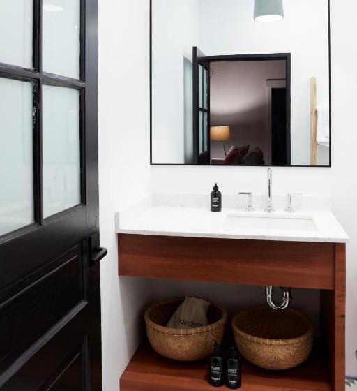 Отель Woodstock Way