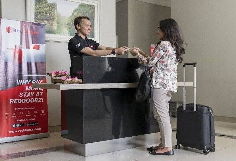 بنسيون Reddoorz Near Halim Perdanakusuma 3