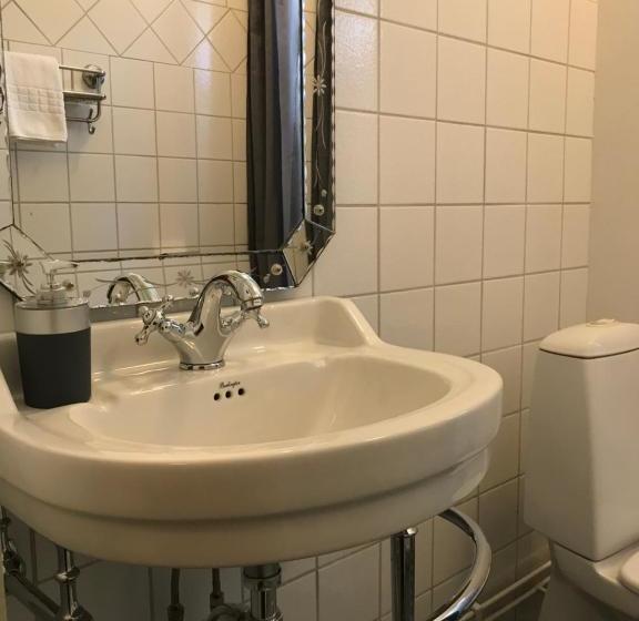 Mellby 11 Bed & Breakfast