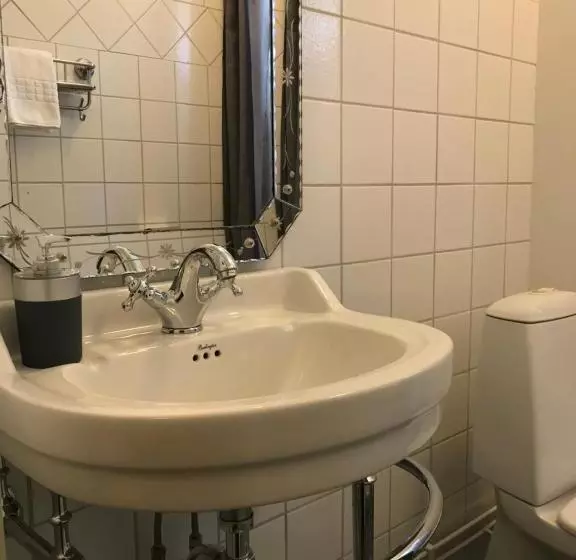 Mellby 11 Bed & Breakfast