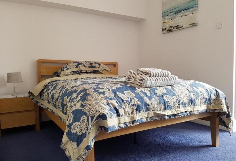 بنسيون Alexandra Lodge Guest House