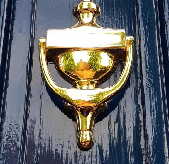 بنسيون Alexandra Lodge Guest House