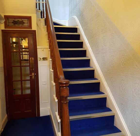 بنسيون Alexandra Lodge Guest House