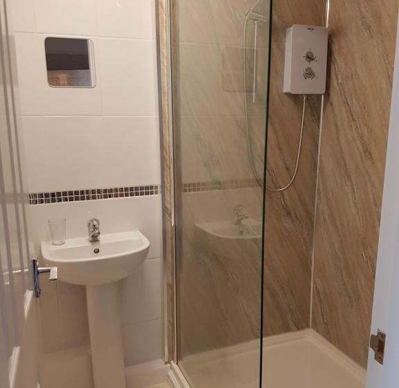 بنسيون Alexandra Lodge Guest House