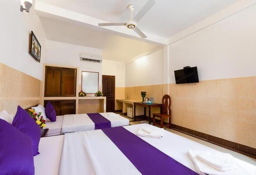 پانسیون Botoum Hostel