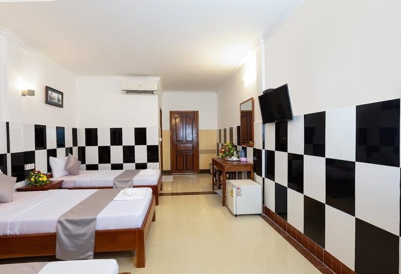 پانسیون Botoum Hostel