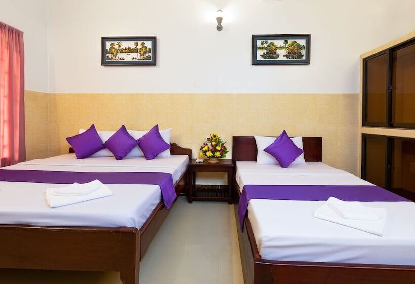 پانسیون Botoum Hostel