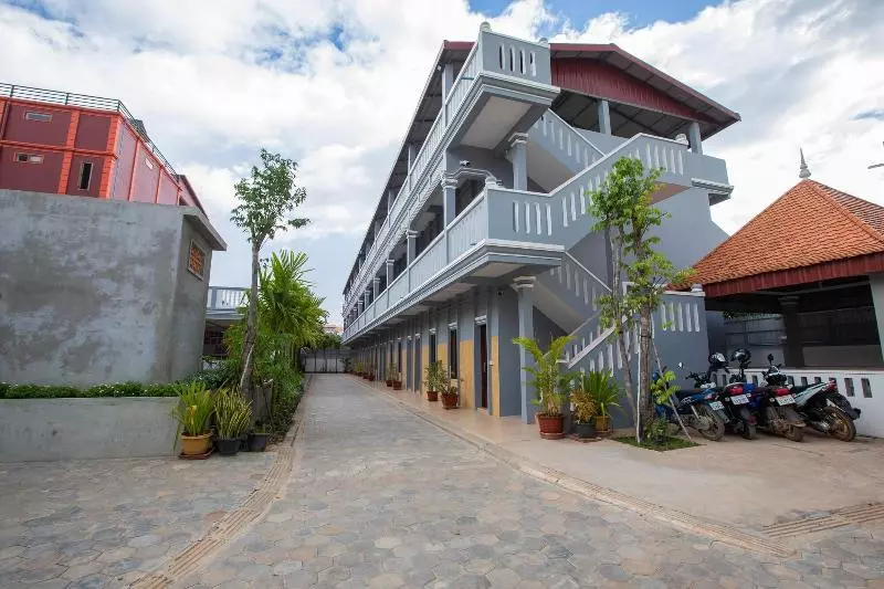 پانسیون Botoum Hostel