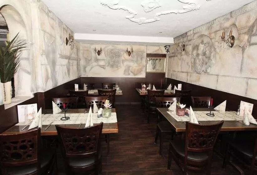 Hotelli Pension Villa Colosseo Im Herzen Von Meiningen