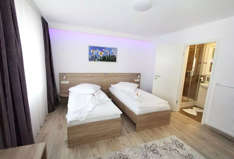 Hotelli Pension Villa Colosseo Im Herzen Von Meiningen