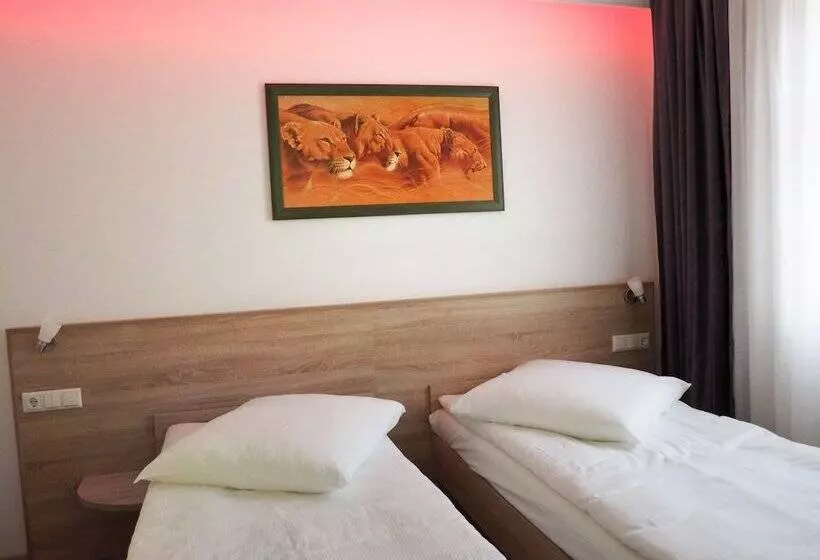 Hotelli Pension Villa Colosseo Im Herzen Von Meiningen