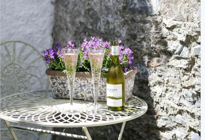 Margaret's Cottage B&b