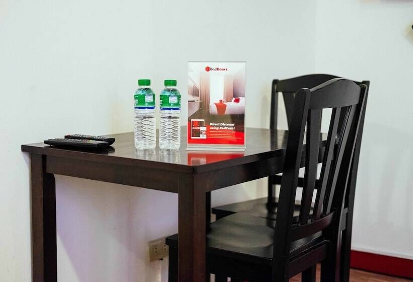 膳宿费 Reddoorz Near Quirino Station Manila