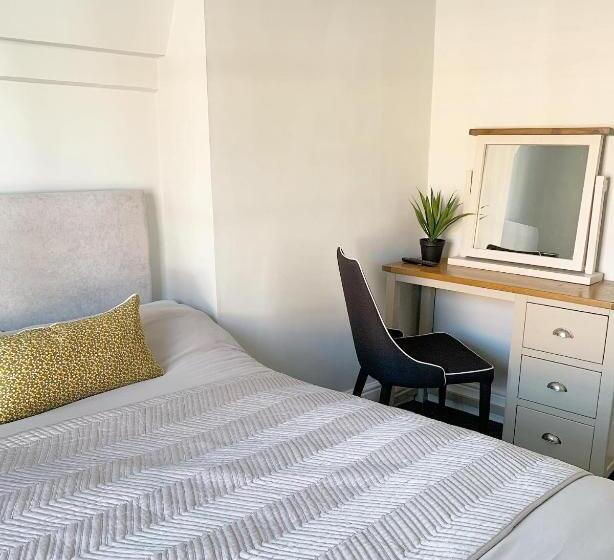 بنسيون The Traveller's B&b