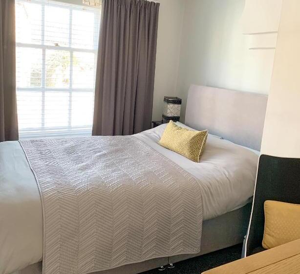 بنسيون The Traveller's B&b