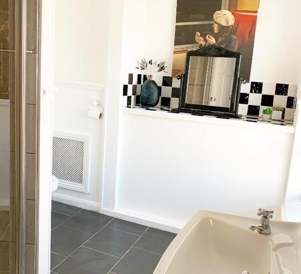 بنسيون The Traveller's B&b