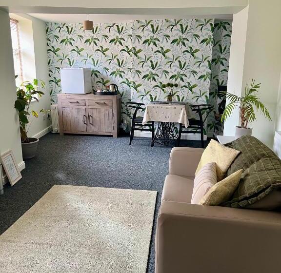 بنسيون The Traveller's B&b